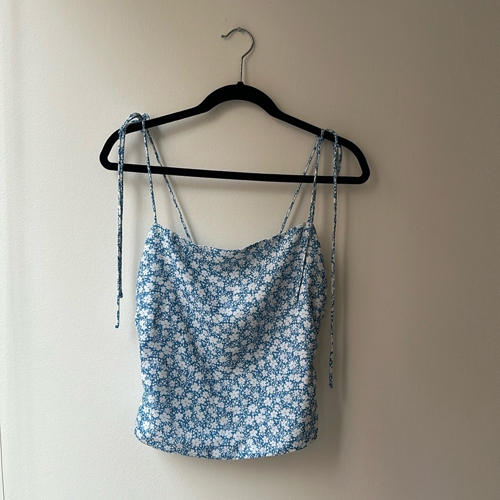 Kourt blue floral tank